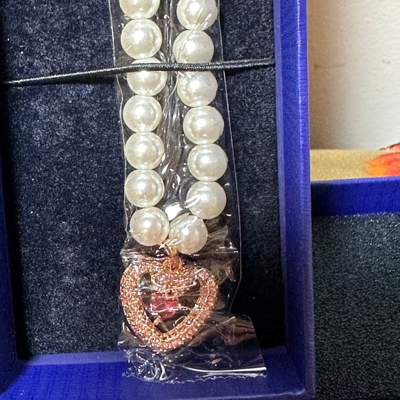 NWT NIB Swarovski necklace. - Picture 2 of 3